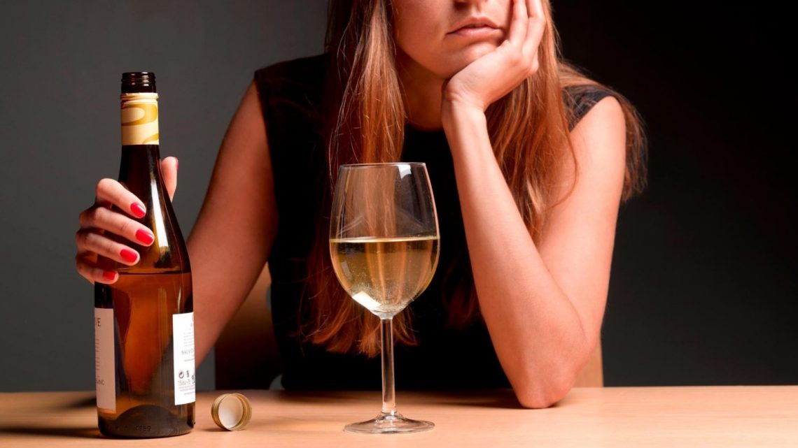 Стресс, потеря сексуального влечения и другие основные причины женского алкоголизма